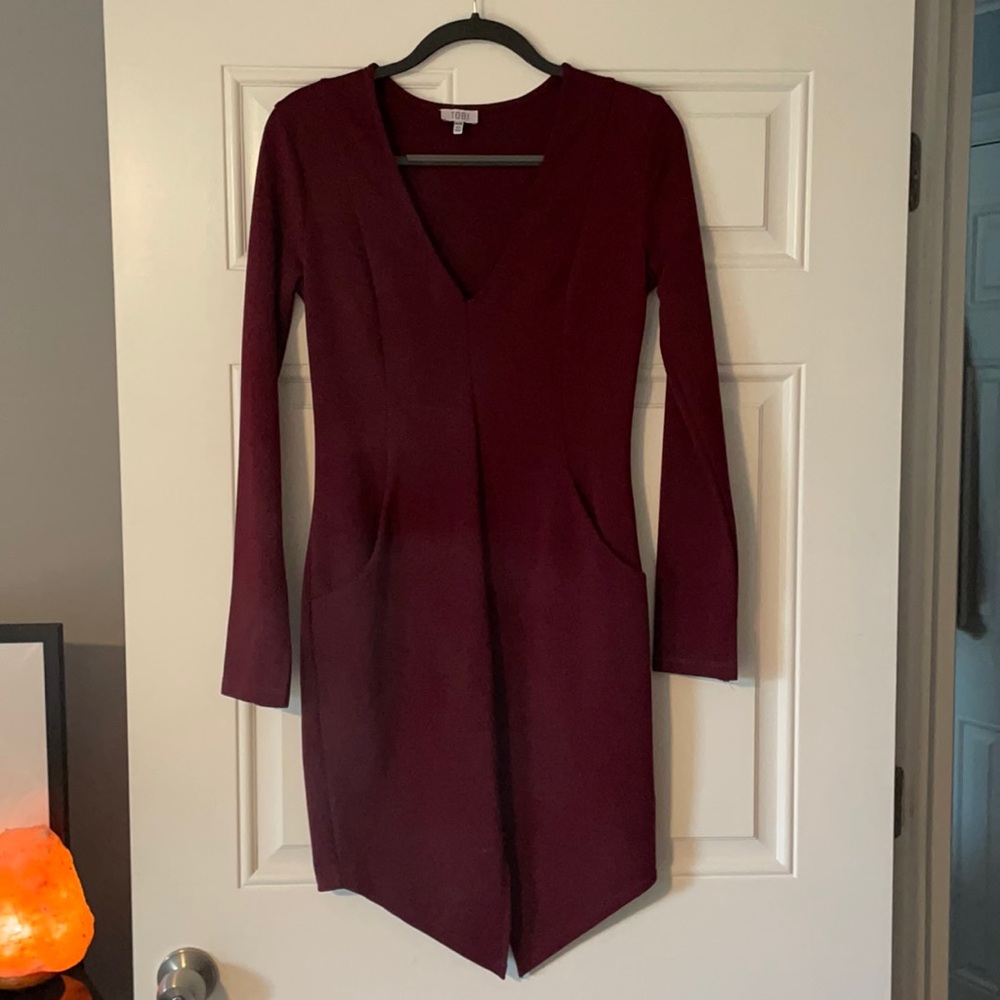 Maroon Tobi dress, size medium, never worn, stretchy ,